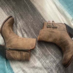 Lucchese Catalina booties size 8 1/2 B in brown